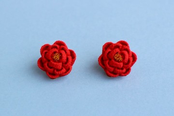 正絹 柔美椿花耳針 赤   つまみ細工 日式 和風 浴衣 和服 圓形玫瑰 玫瑰 薔薇