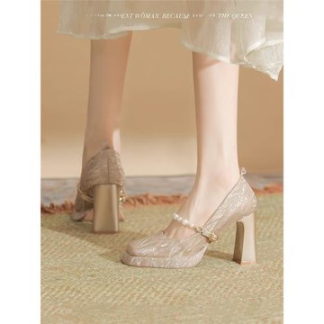 香檳色婚鞋新娘鞋一字帶方頭粗跟防水臺高跟鞋2024春秋瑪麗珍女鞋