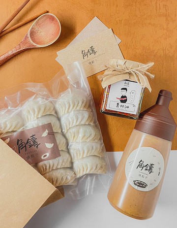 【角鑄燒餃子】手工水餃-香辣打拋分享組 餃子*3胡麻醬*1香辣油*1