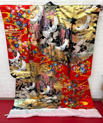 色打掛。日本新娘的神聖和服。UCHIKAKE. Wedding kimono