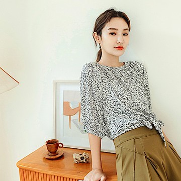 OB嚴選-前後兩穿碎花蝴蝶結綁帶五分袖上衣