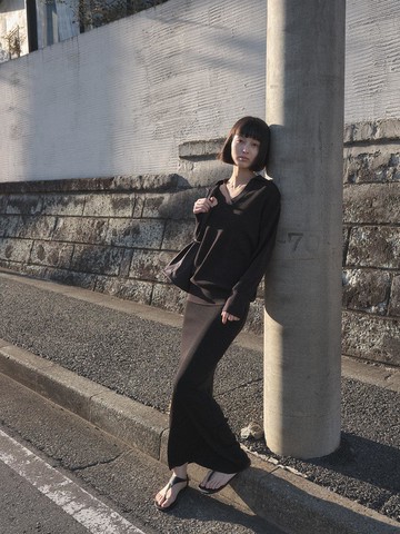 SOFT COLLAR KNIT SWEATER [BLACK]