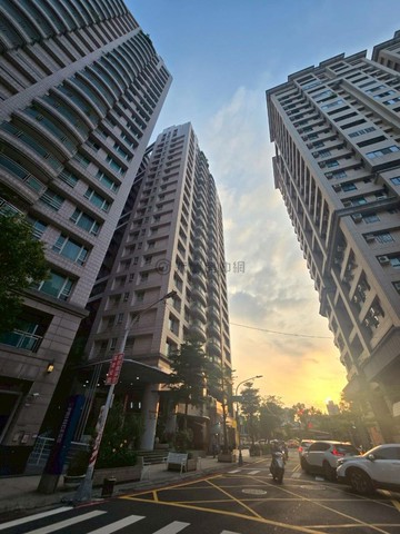 福山榮總生活圈｜曙光高樓稀有大四房｜高雄市左營區榮耀街