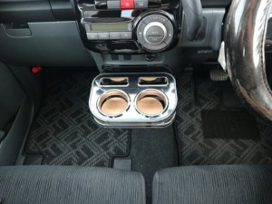 タントカスタム センタードリンクホルダー