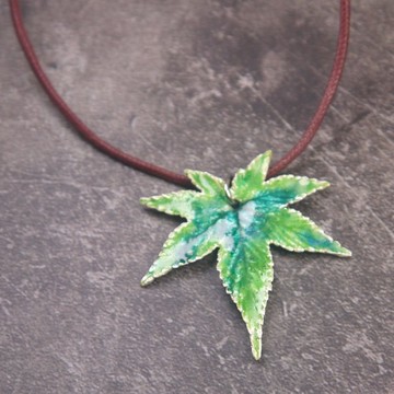 綠色琺瑯葉子純銀可調長度蠟繩項鍊