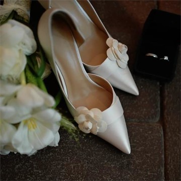 YOUYOU新款法式山茶花白色旅拍輕復古小清新細小貓跟伴娘鞋婚紗鞋