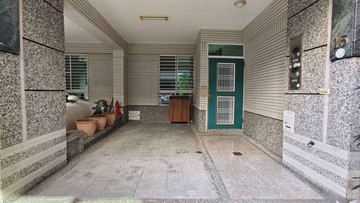 近五甲商圈SKM Park 屋況極佳質感車庫別墅｜高雄市鳳山區公園三街