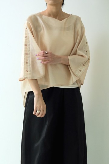 川 衣 WEAR BEING  平領拼接切袖寬版上衣  米膚