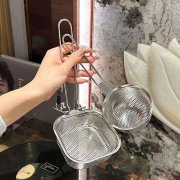 桃園出貨✨304不鏽鋼火鍋漏勺帶掛鉤隔熱漏筐撈勺摺疊手柄煮麪涮肉過濾網篩