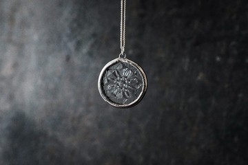 透明 |  海棠花小圓玻璃項鍊