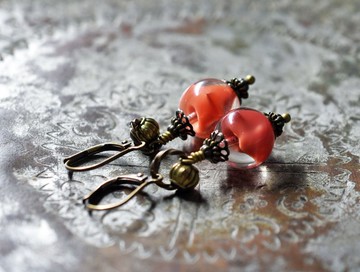 緋紅 × 圓潤透明德國古董級琉璃珠耳環