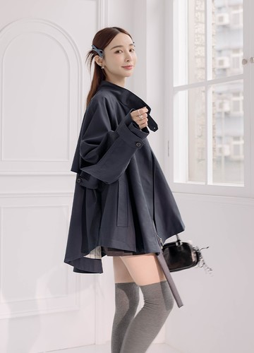 女孩感傘擺風衣外套