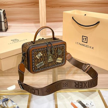 香港品牌女包2025新款高級復古手提小方包休閑百搭真皮斜挎單肩包