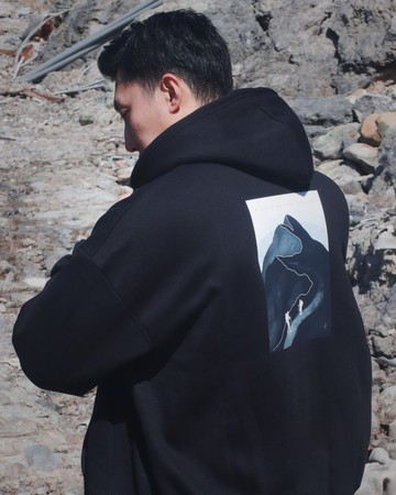 ZJ落肩寬鬆連帽外套 山人系列-山的呼喚設計款 黑色 MIT
