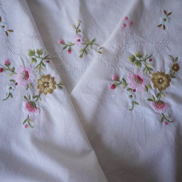 德國復古風 櫻花刺繡緞面織紋桌巾