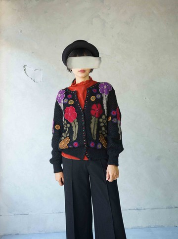 尋寶古著-黑色毛料鉤織立體花朵刺繡開襟針織外套