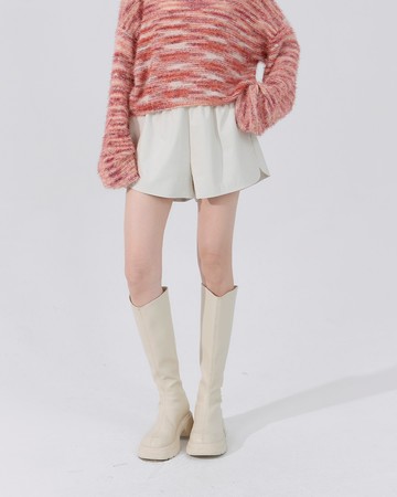 素面側開衩造型皮質短褲 兩色售 S/M