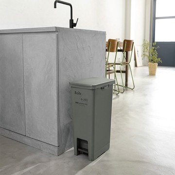 日本 LIV PLUS Boite 踩踏式垃圾桶 30L