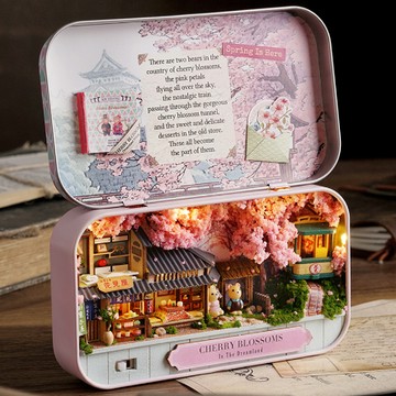 【家寵LOVEHOME】 LOVEHOME DIY袖珍屋系列 鐵盒袖珍屋微縮景觀 劇場鐵盒 - 櫻花之境