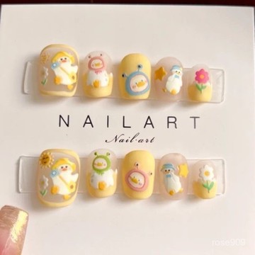 ✨Hannah✨新款春遊小黃鴨可愛卡通顯白小孩學生短款純手工美甲穿戴甲假指甲純手工穿戴甲 IFDA