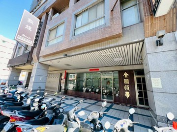 獨家!牛津博士文心崇德商圈｜大面寬1-2F樓店平車｜台中市北屯區旅順路一段