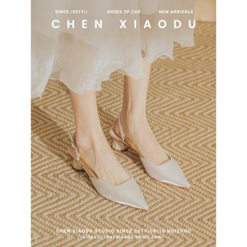 設計感小眾氣質法式包頭杏色綢緞粗跟一字帶夏季涼鞋女白色高跟鞋