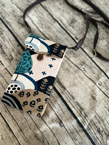 手工縫製側肩斜揹手機包 復古和風山丘 可拆可調節肩帶