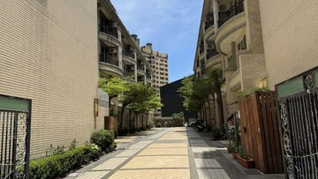 《農十六》【美術館商圈】〔雙車庫〕透天｜高雄市鼓山區龍水二路