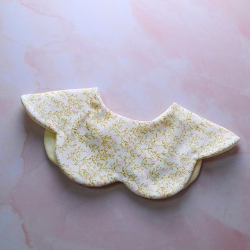 現貨 - 八重紗多拿滋圍兜 口水巾 - 嫩芽花叢 (雙面可用)