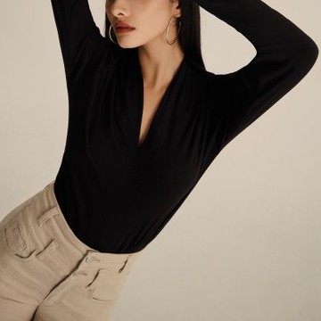 OB嚴選-V領彈力針織長袖上衣《AB18843-》