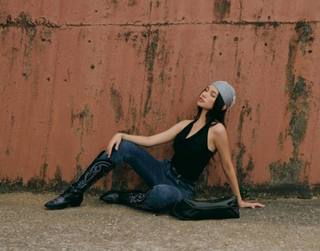 肩線流動的性感；兩穿露肩盪領BraTop 三色