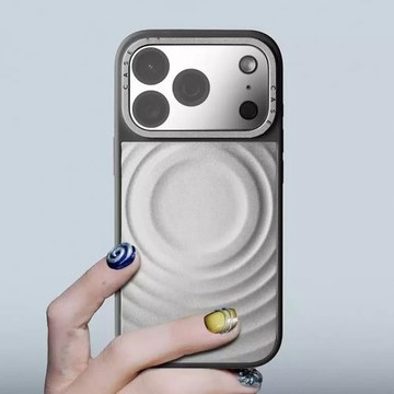 C家刻字權志龍同款金屬波紋17promax適用蘋果iphone16pro保護套14防摔12明星同款雛菊13磁吸CASOSEFY手機殼