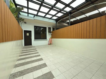 ✧大里塗城商圈✧ 成功國中邊間前院車庫美墅｜台中市大里區金山一街