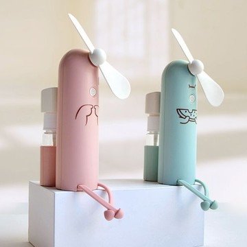 夏天神器卡通噴霧迷你學生宿舍風扇便攜式手持usb充電床上小風扇