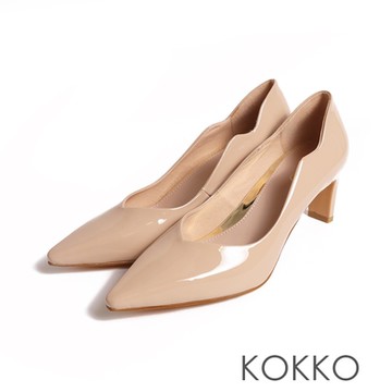 KOKKO尖頭類華燈初上系列特色扁跟牛漆皮粉膚色
