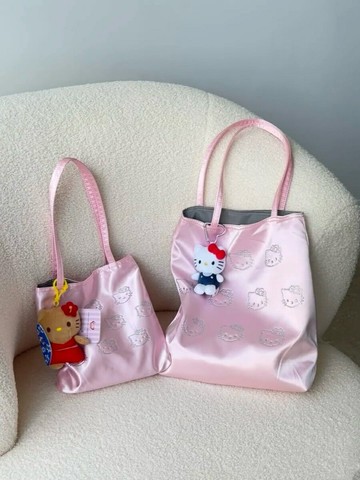 2025新款Kitty燙鉆卡通可愛女生絲綢手提包側肩包ins高級感女包【木屋雜貨】