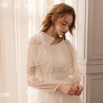 輕舞飛揚羽毛網紗上衣   白