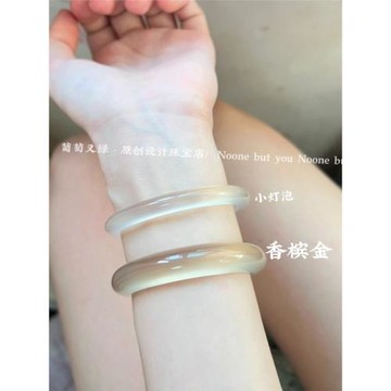 (免運)冰透白月光 天然白冰瑪瑙手鐲高冰香檳金色扁條馬料冰種玉髓手鐲