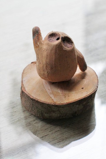 純手工捏製陶瓷貓頭鷹擺飾含木頭底座5
