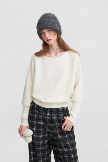 哥浪漫 / 一字領蝙蝠袖針織衫 / 綿羊毛山羊絨