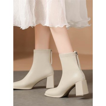 白色小香風短靴女鞋秋冬加絨法式粗跟馬丁靴今年流行的短靴馬面裙