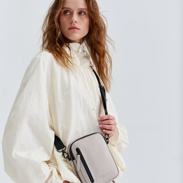 【GASTON LUGA】Dash Verti Crossbody 防水斜背包