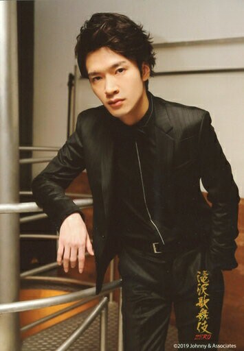 Snow Man/深澤辰哉/膝上衣黑衣右手扶手左手口袋/瀧澤歌舞伎ZERO>原創照片