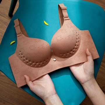 8269 人二次入手🛍️乳膠無痕內衣女無鋼圈收副乳小胸聚攏一片透氣式運動文胸薄款秋季3RMF