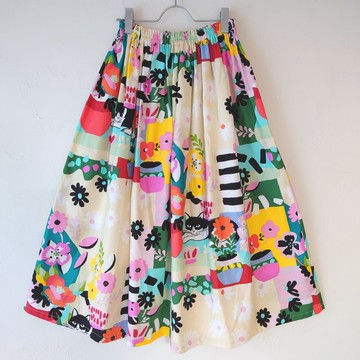 【訂製商品】A cat in a flower garden 裙 均碼 / 美國布料 貓 日本製 cat