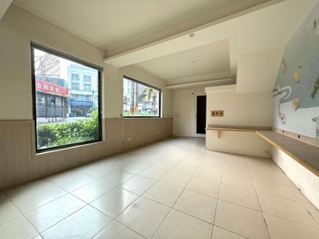 A★顯眼文山特區青年路三角窗透天｜高雄市鳳山區青年路二段