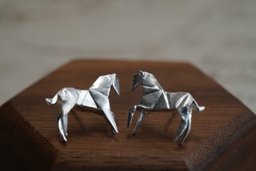 925銀摺紙駿馬耳環 (耳針款) (價格為一對售價) (E70)