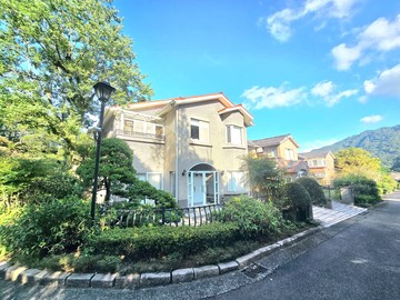 秀岡山莊兩層樓平走庭院別墅*近康橋國高中*｜新北市新店區秀岡五街