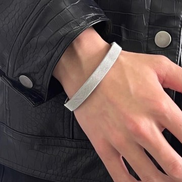 手環 霧面光澤感簡約手環 手鍊 簡約 街頭 潮流 美式 美潮 情侶款 男女適用 台灣出貨【NTJX4561】