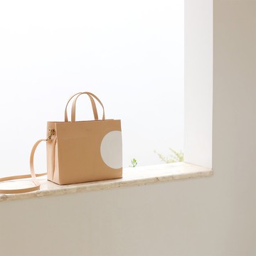 pathfinder tote (square)：蜜桃粉 (peach)
